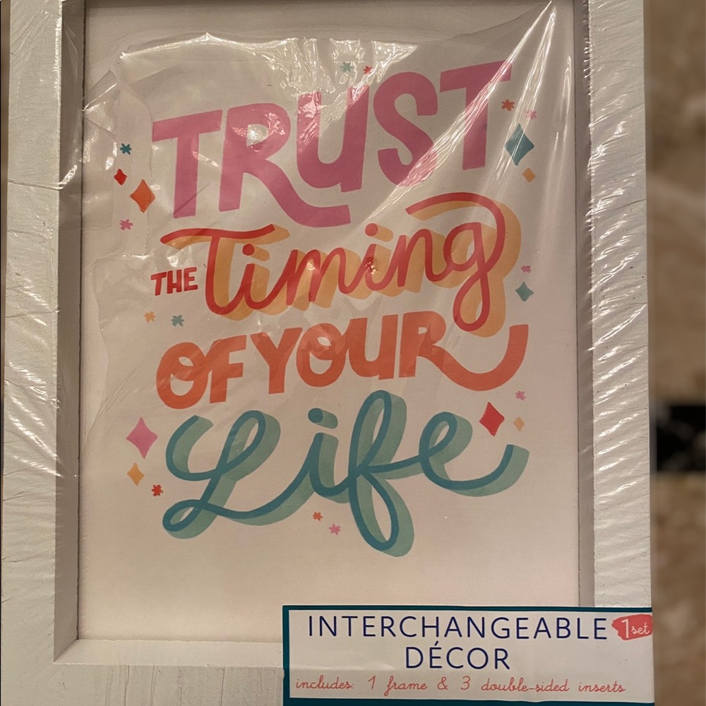 Interchangeable Decor Pictures